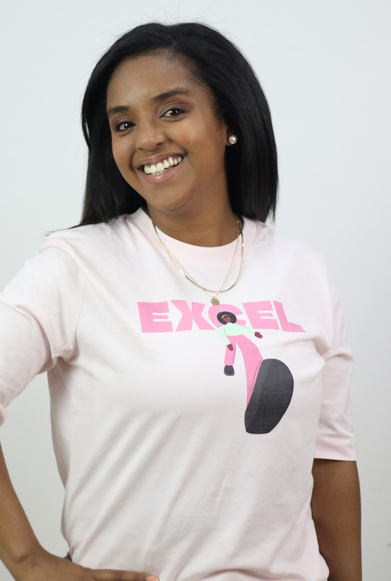 Camiseta Pink " You are create to Excel"